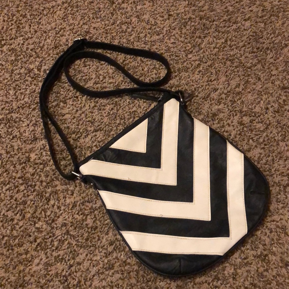 💚 5 for $25 cross body purse